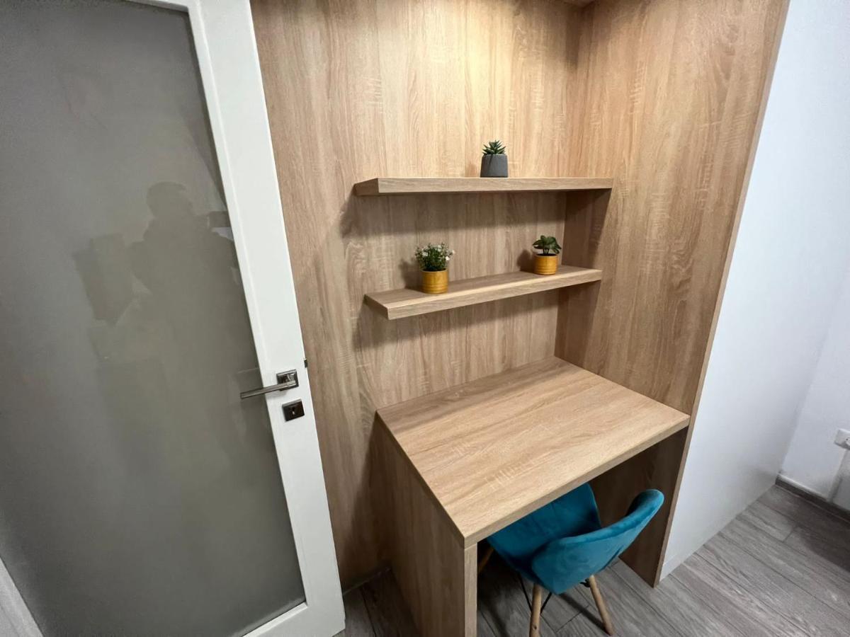 Perfect Host Palas Centru Apartman Jászvásár Kültér fotó