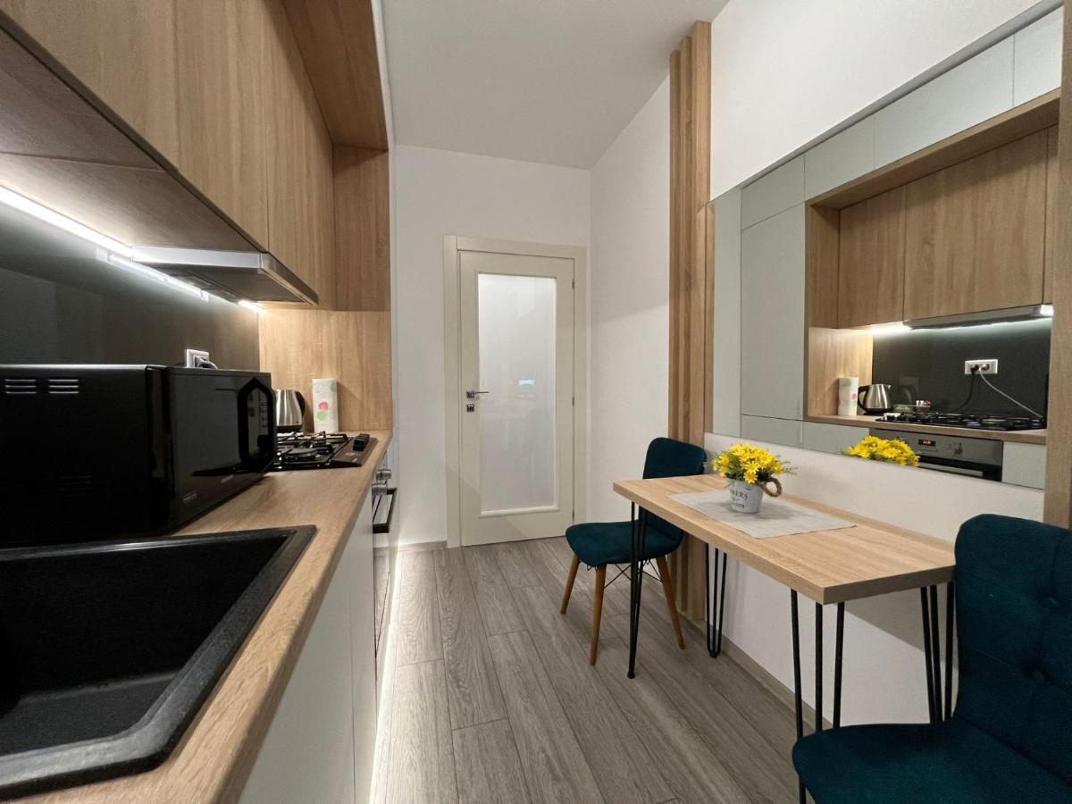 Perfect Host Palas Centru Apartman Jászvásár Kültér fotó