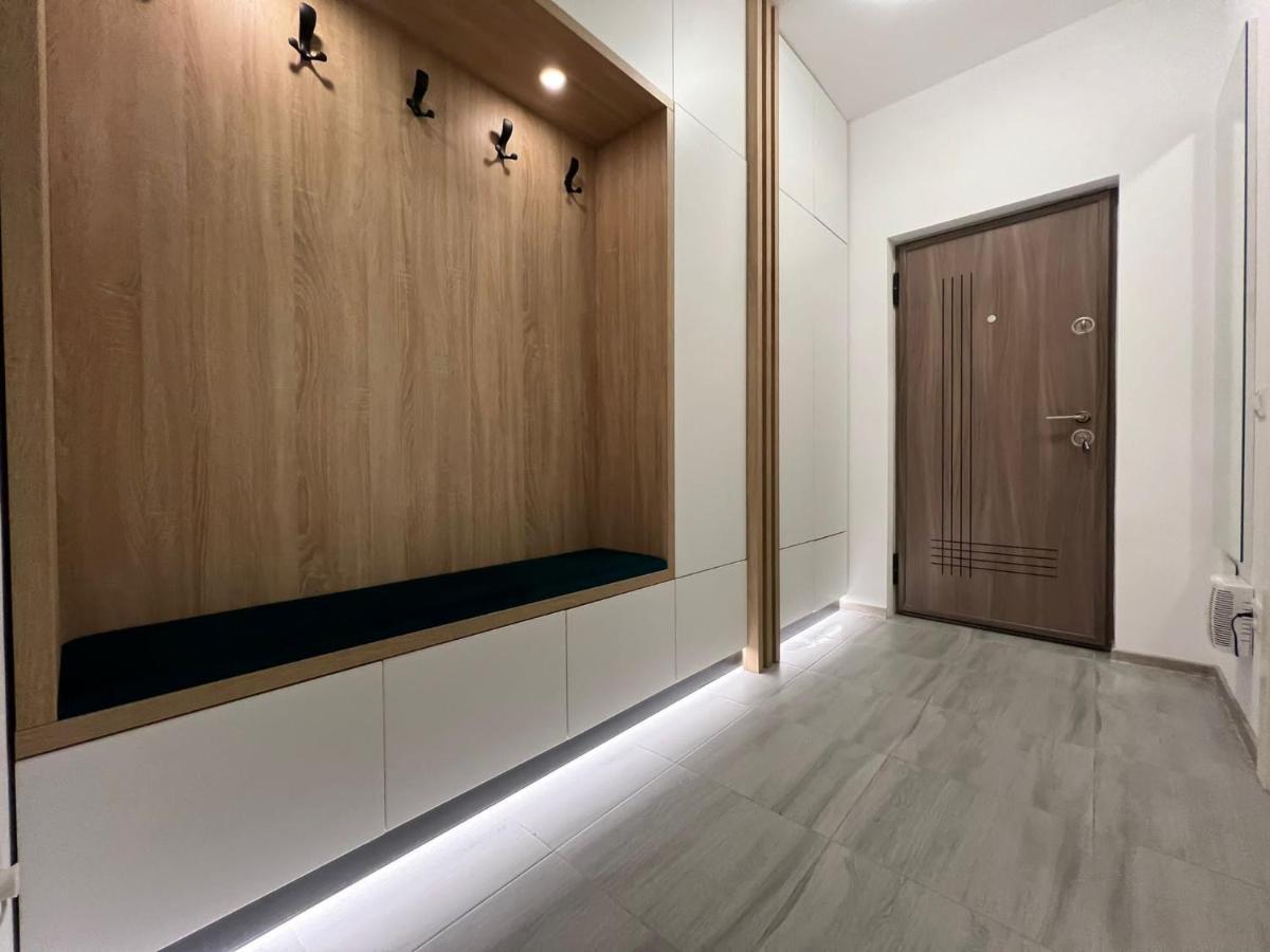 Perfect Host Palas Centru Apartman Jászvásár Kültér fotó