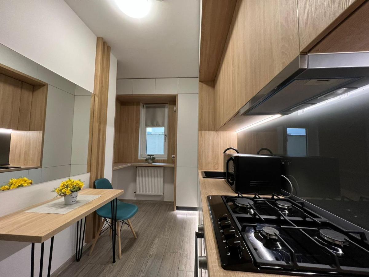 Perfect Host Palas Centru Apartman Jászvásár Kültér fotó