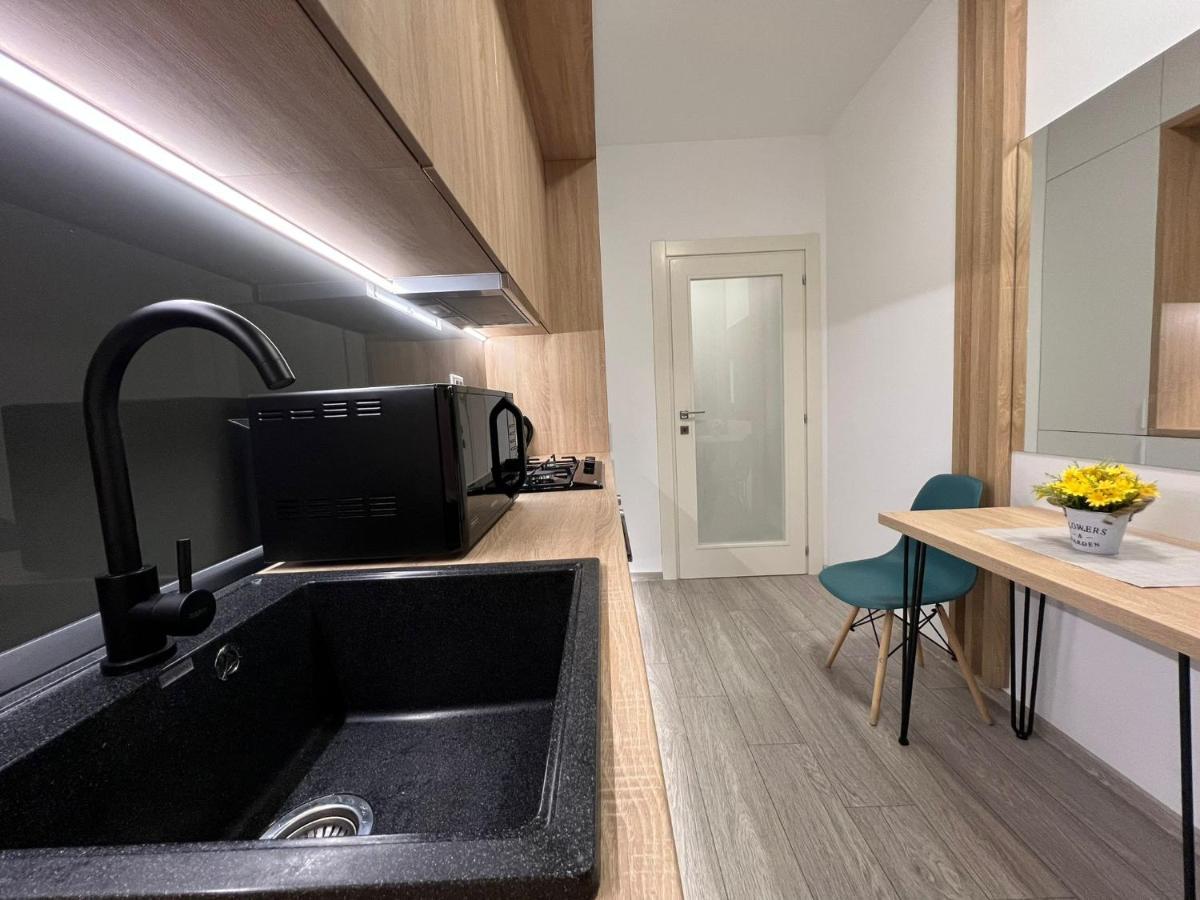 Perfect Host Palas Centru Apartman Jászvásár Kültér fotó