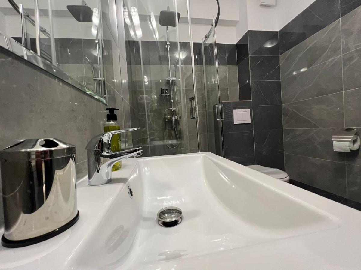 Perfect Host Palas Centru Apartman Jászvásár Kültér fotó