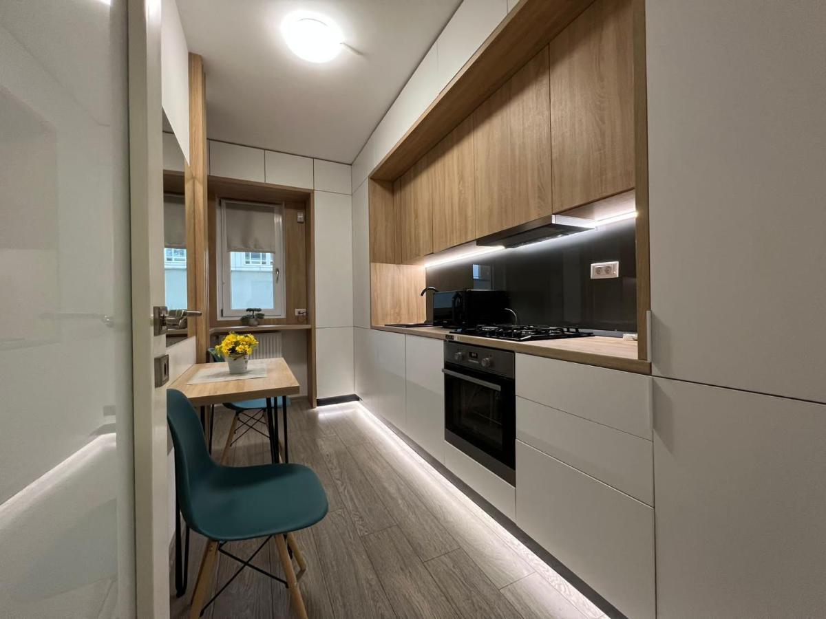 Perfect Host Palas Centru Apartman Jászvásár Kültér fotó