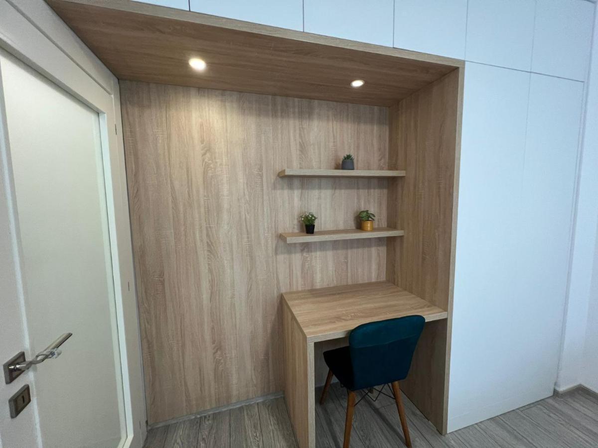 Perfect Host Palas Centru Apartman Jászvásár Kültér fotó