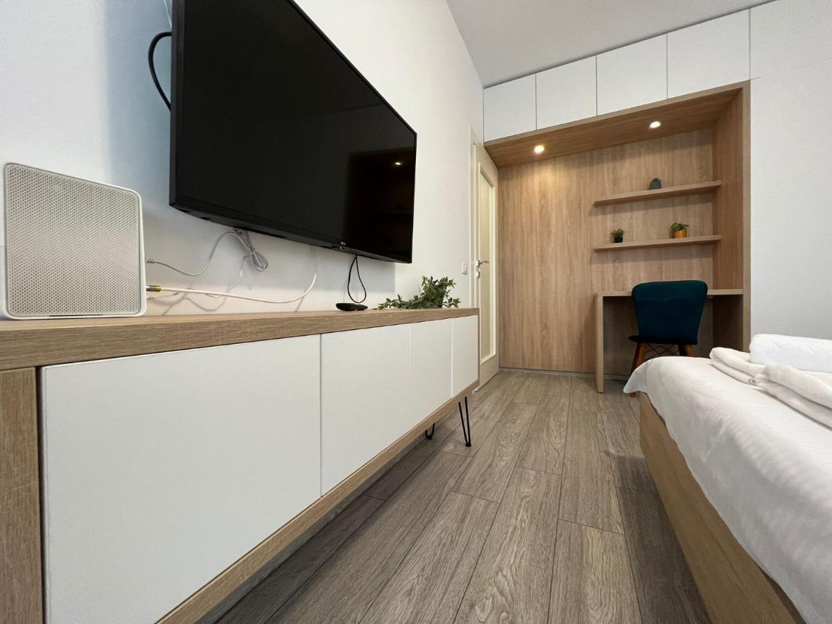 Perfect Host Palas Centru Apartman Jászvásár Kültér fotó