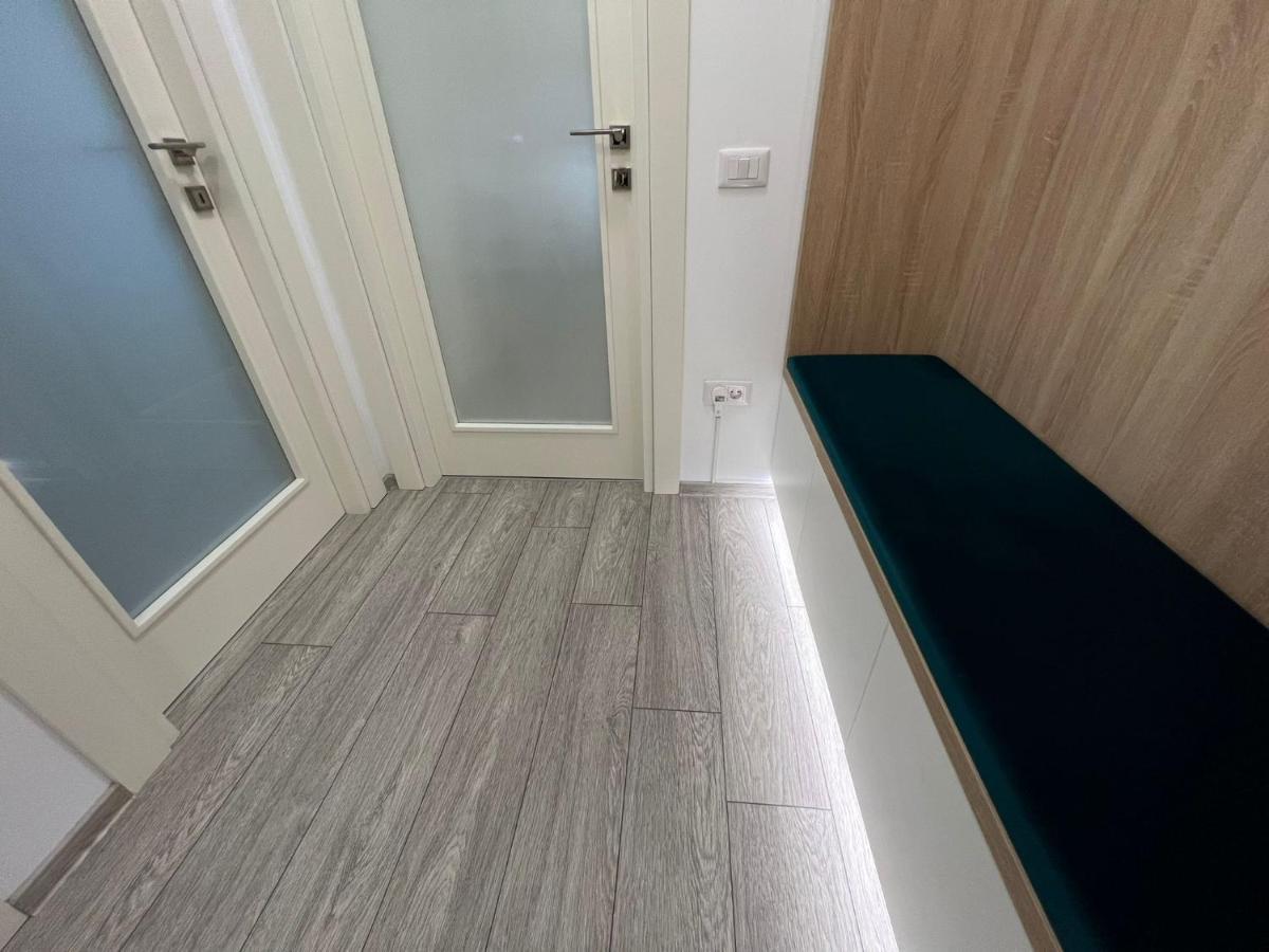 Perfect Host Palas Centru Apartman Jászvásár Kültér fotó