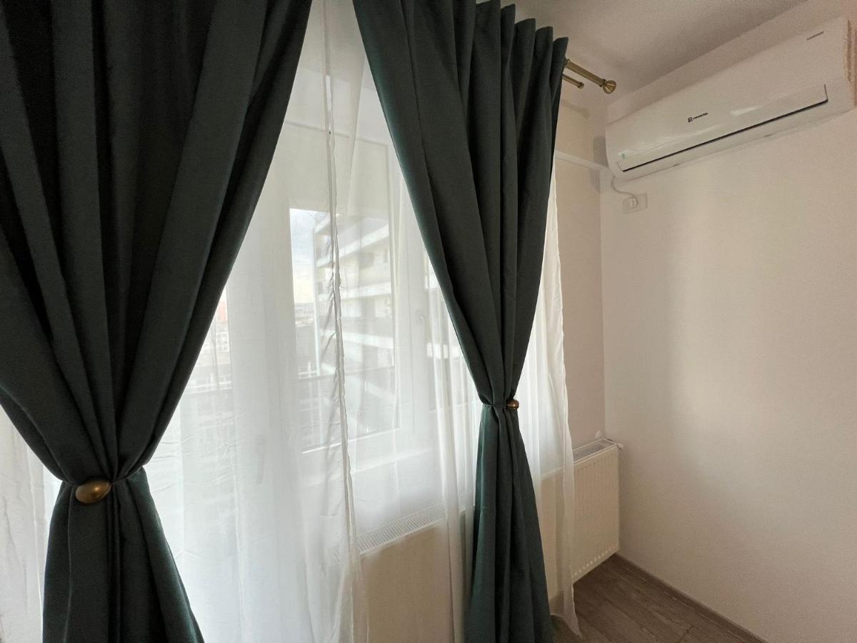 Perfect Host Palas Centru Apartman Jászvásár Kültér fotó